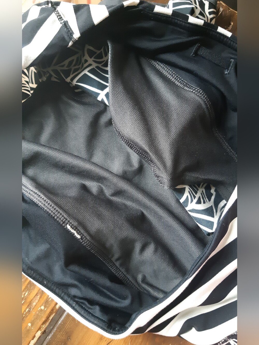 Lululemon athletica Black and White Leaf-Print Athletic Shorts Size 6 - Picture 5 of 6